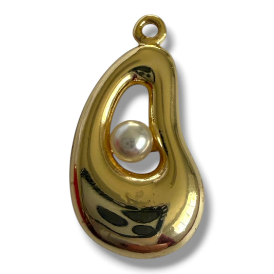 Pearl on Gold Pendant