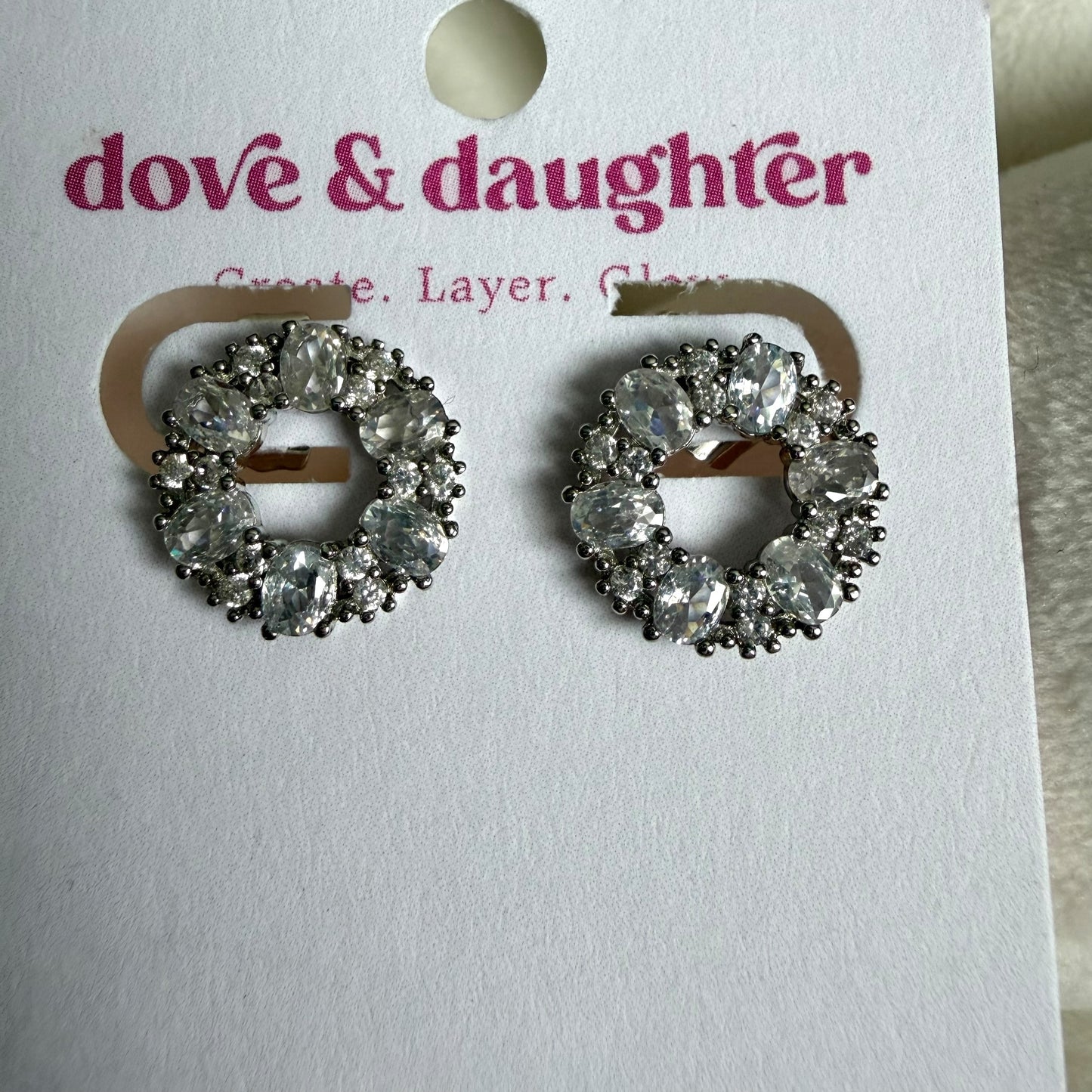 Round sparkle studs