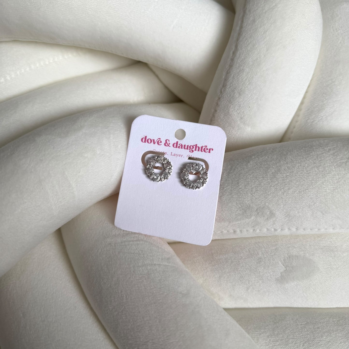 Round sparkle studs