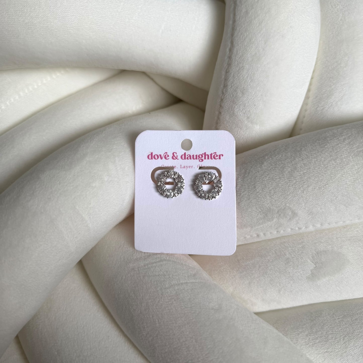 Round sparkle studs